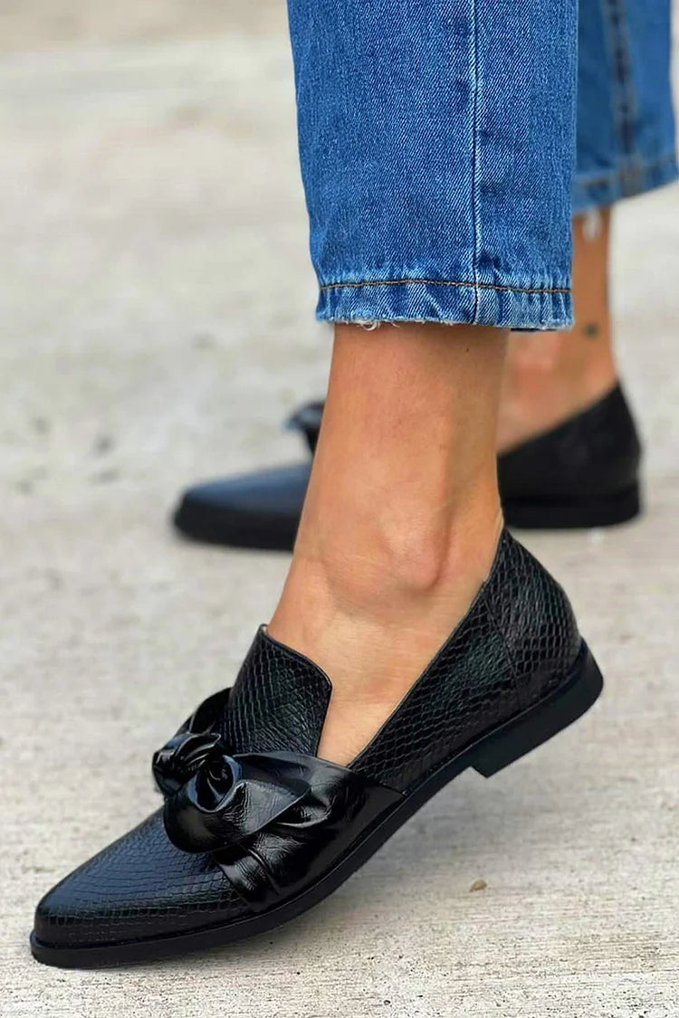 Stephanie | Black Loafer With Shiny Bow