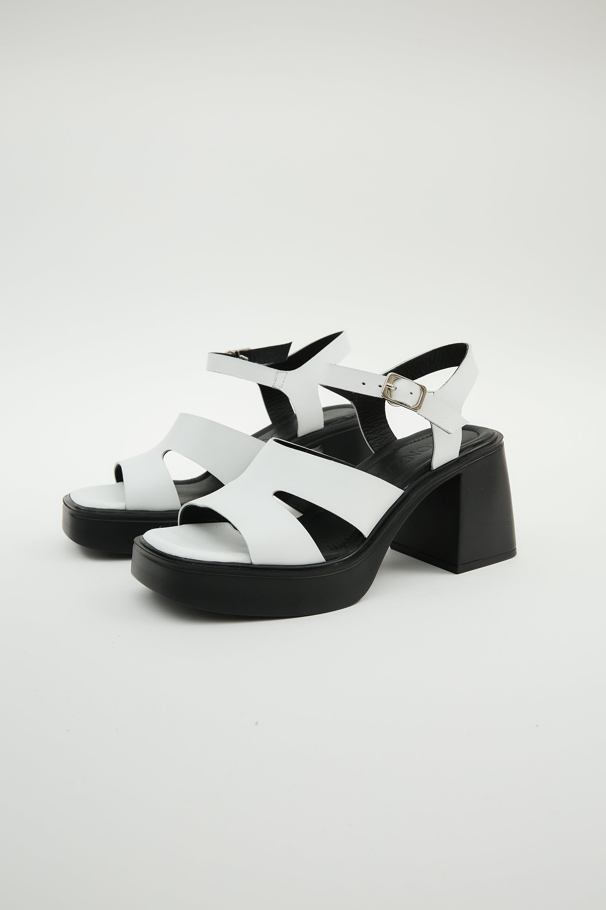 Tara | White
