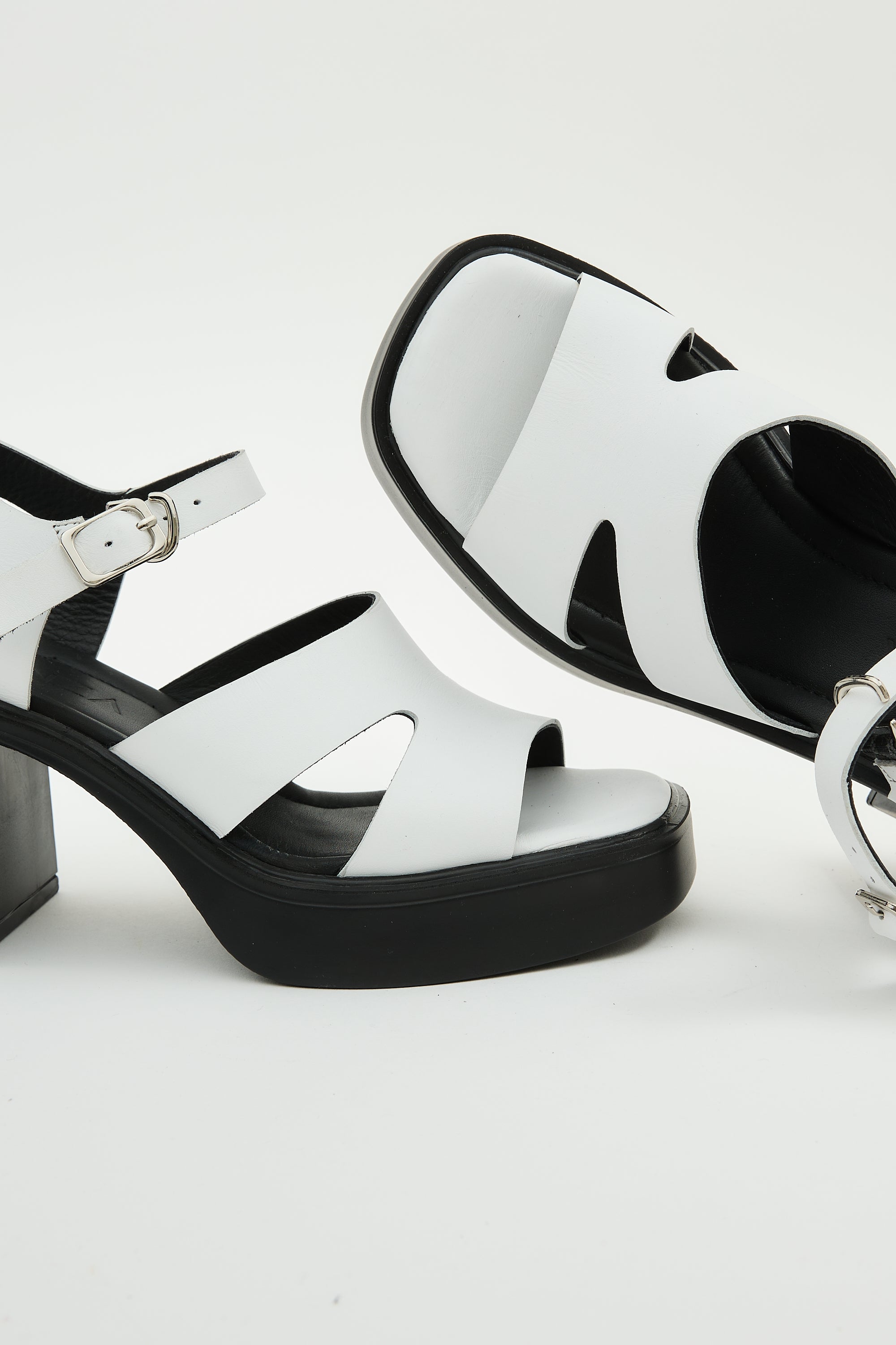 Tara | White