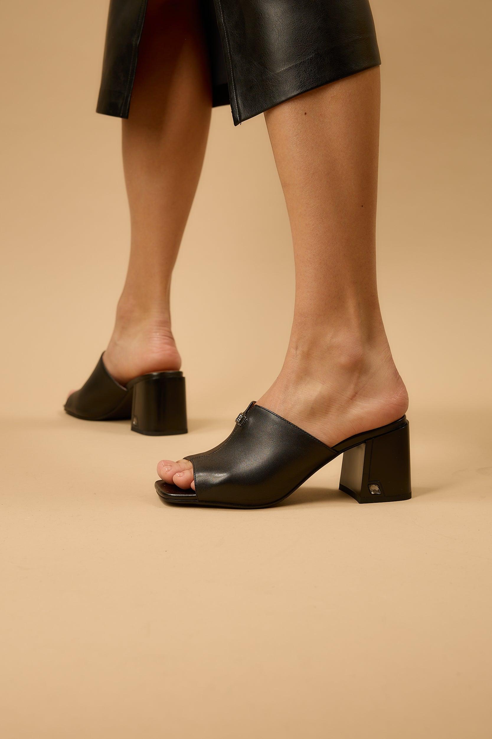 Janice | Black