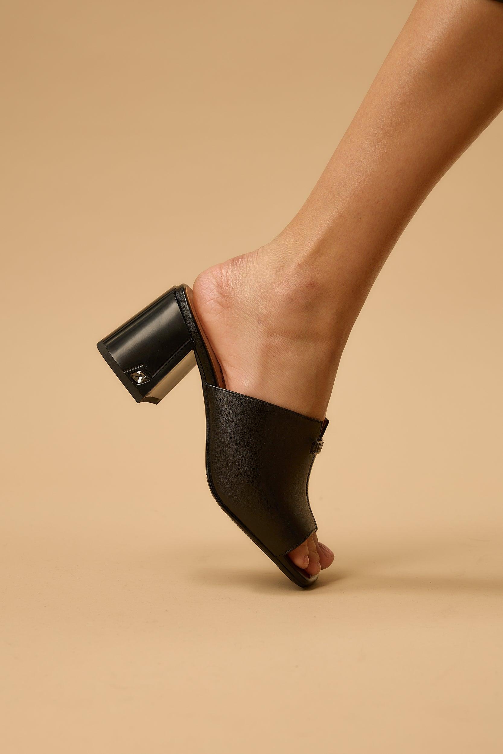 Janice | Black