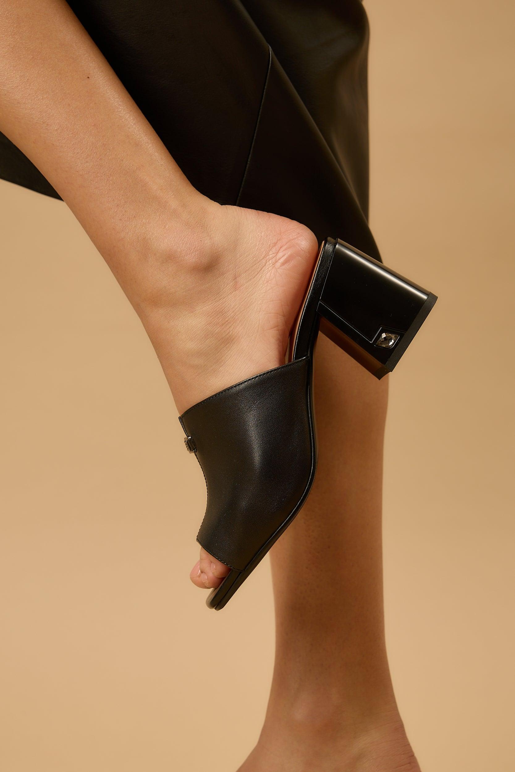 Janice | Black