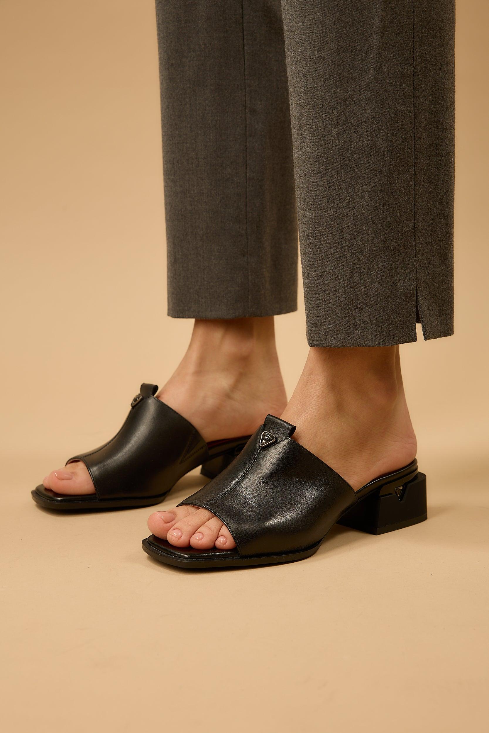 Elaine | Black