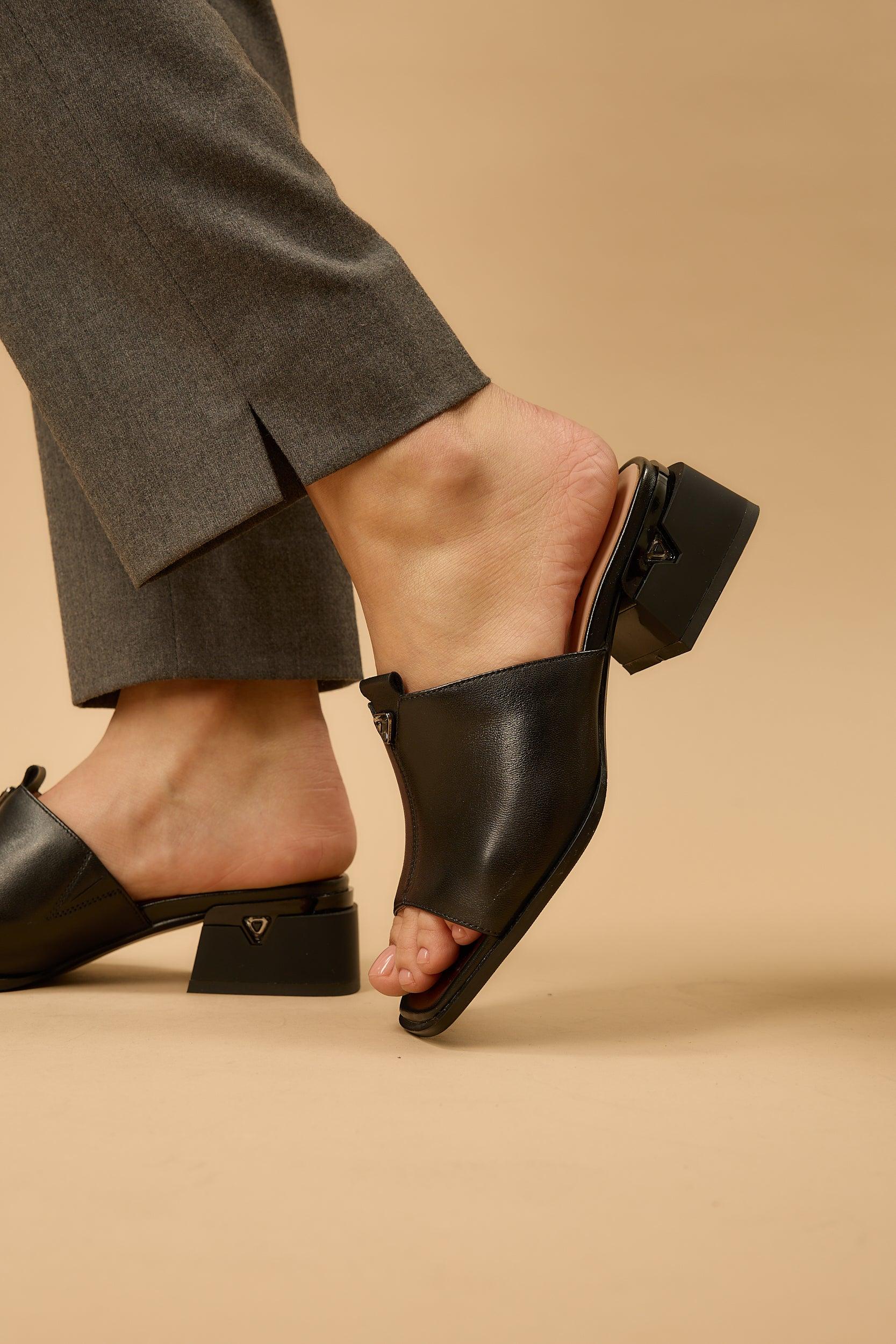 Elaine | Black