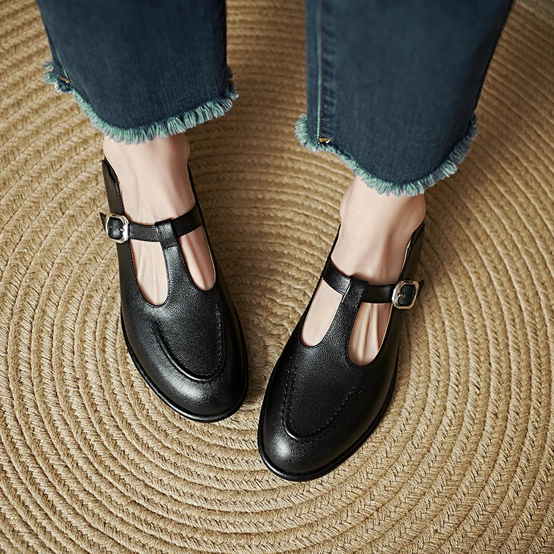 Janet | Low Heeled Pumps