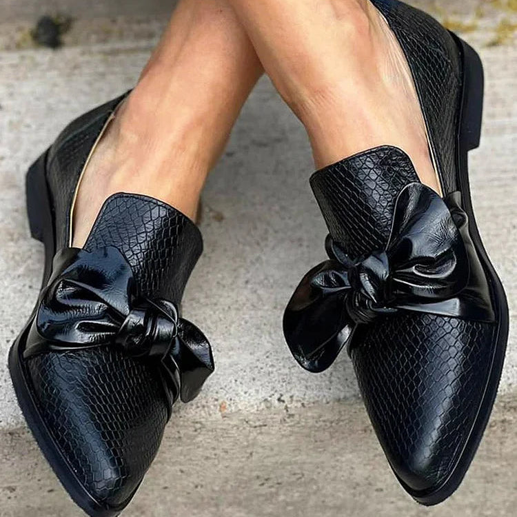 Stephanie | Black Loafer With Shiny Bow