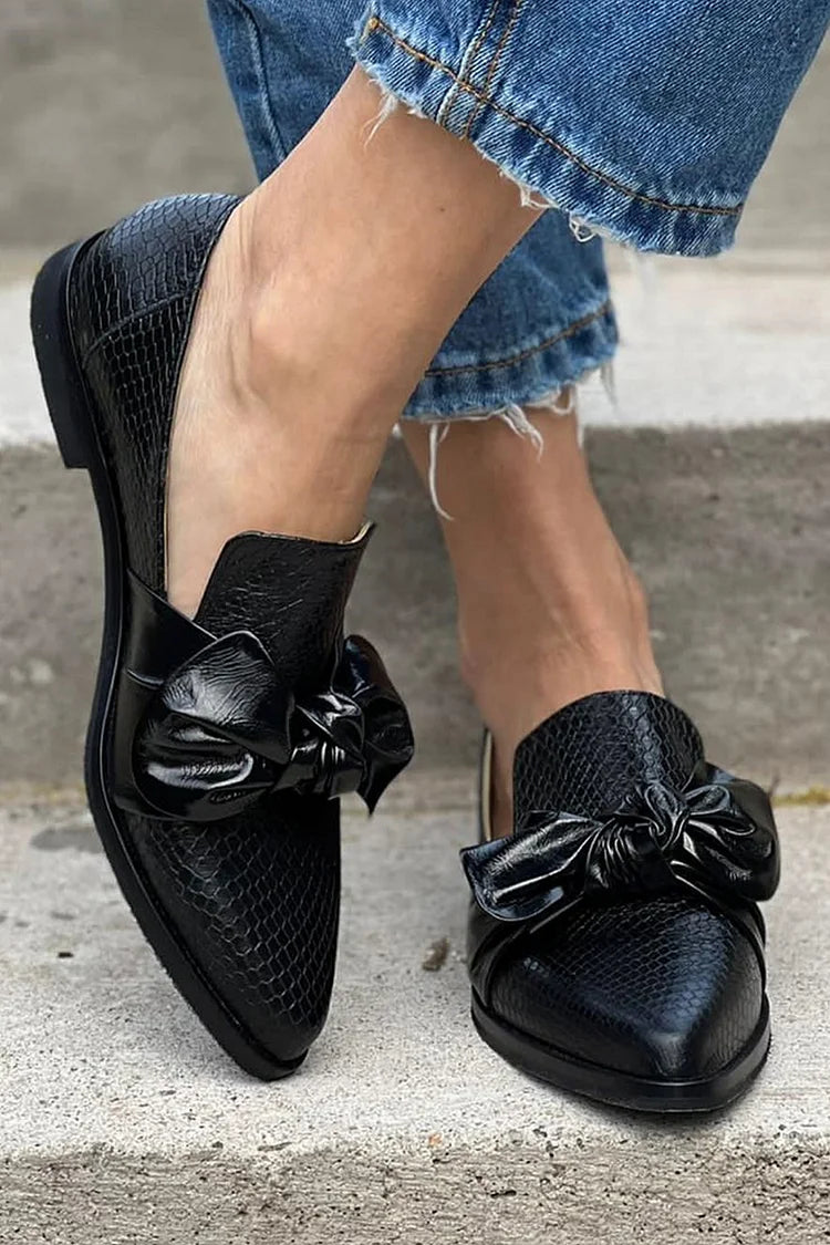 Stephanie | Black Loafer With Shiny Bow