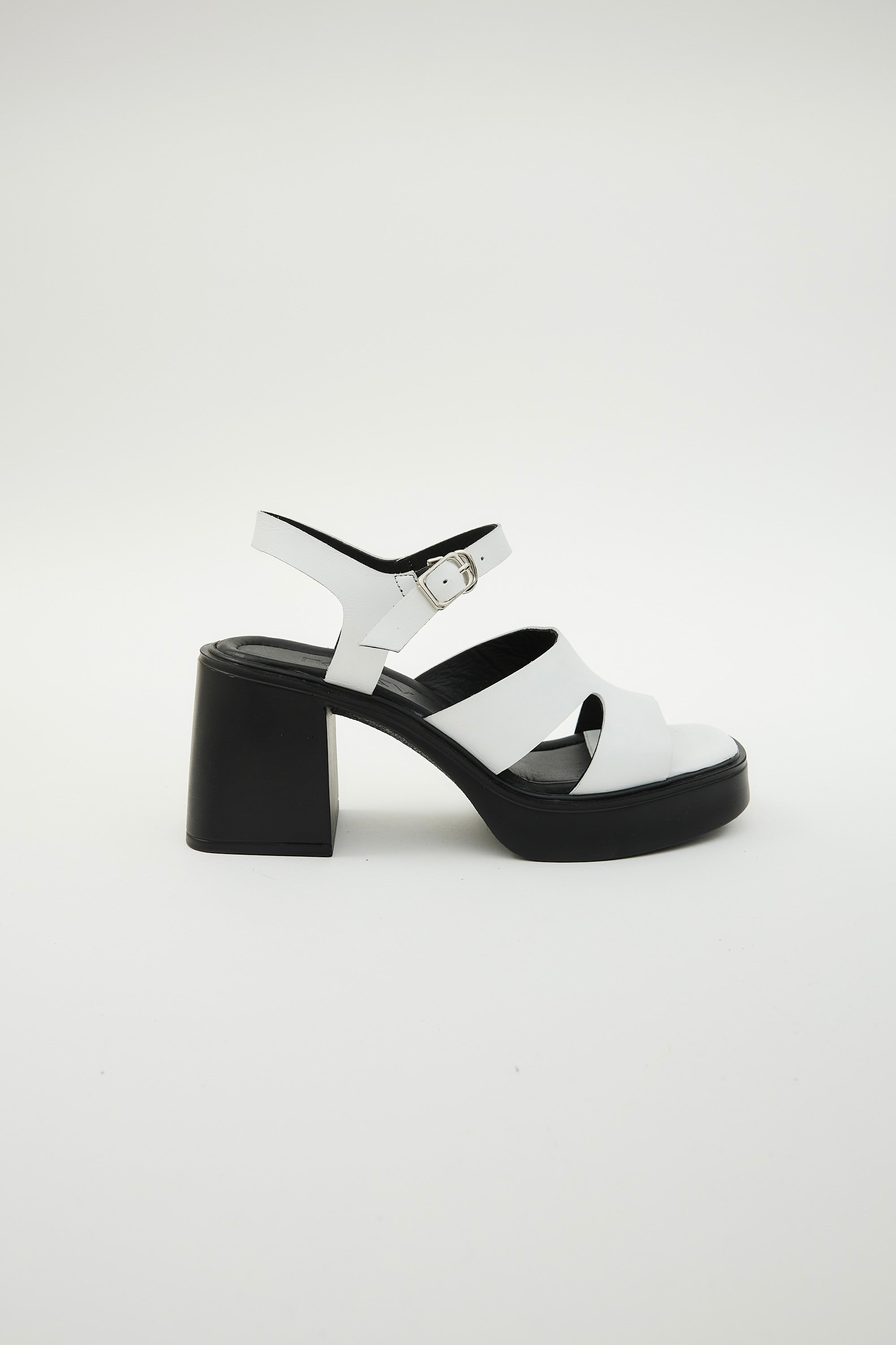 Tara | White