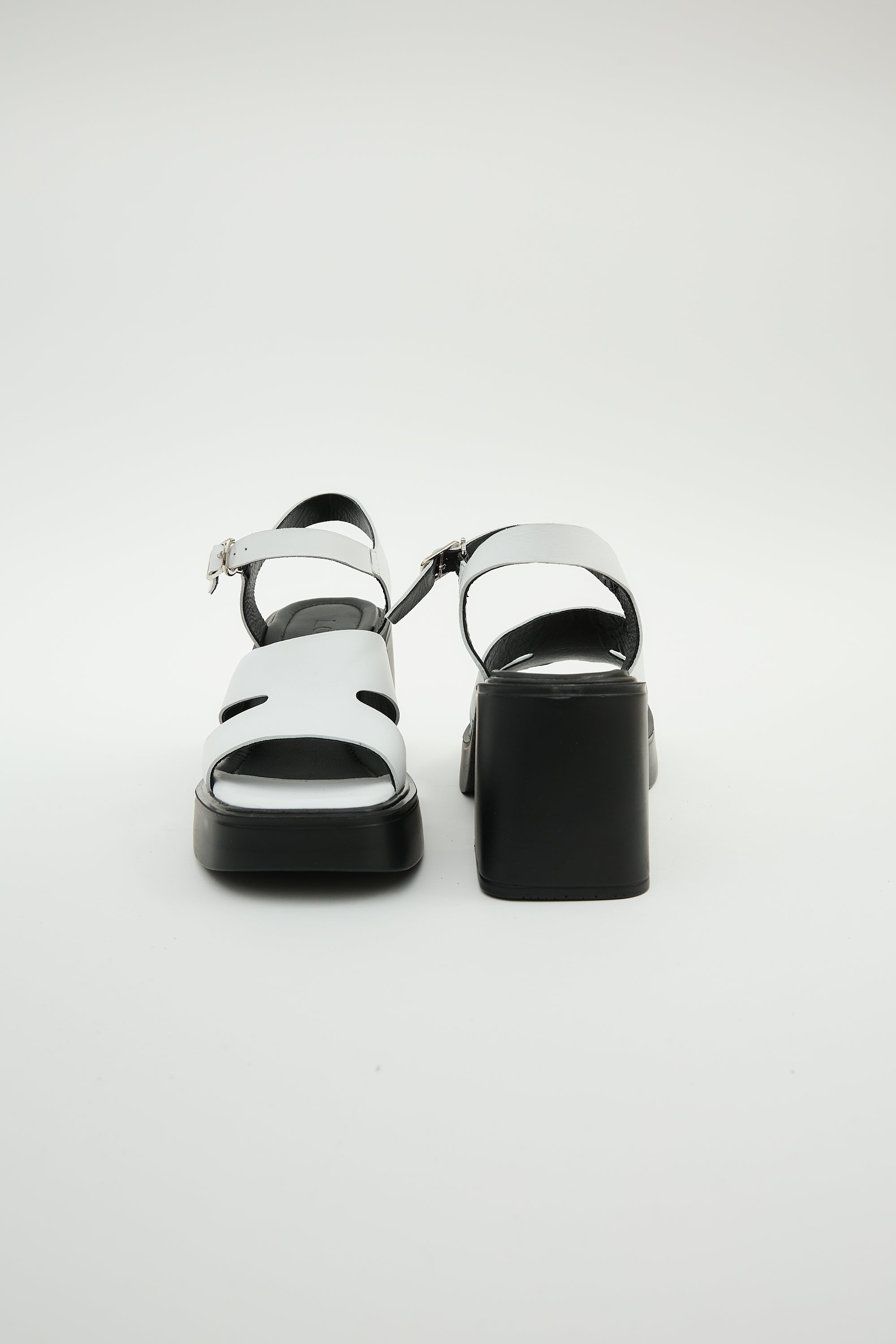 Tara | White