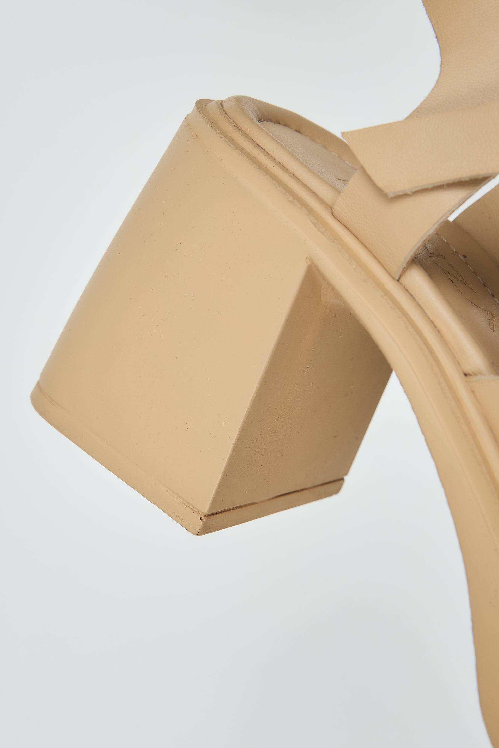 Carol | Beige