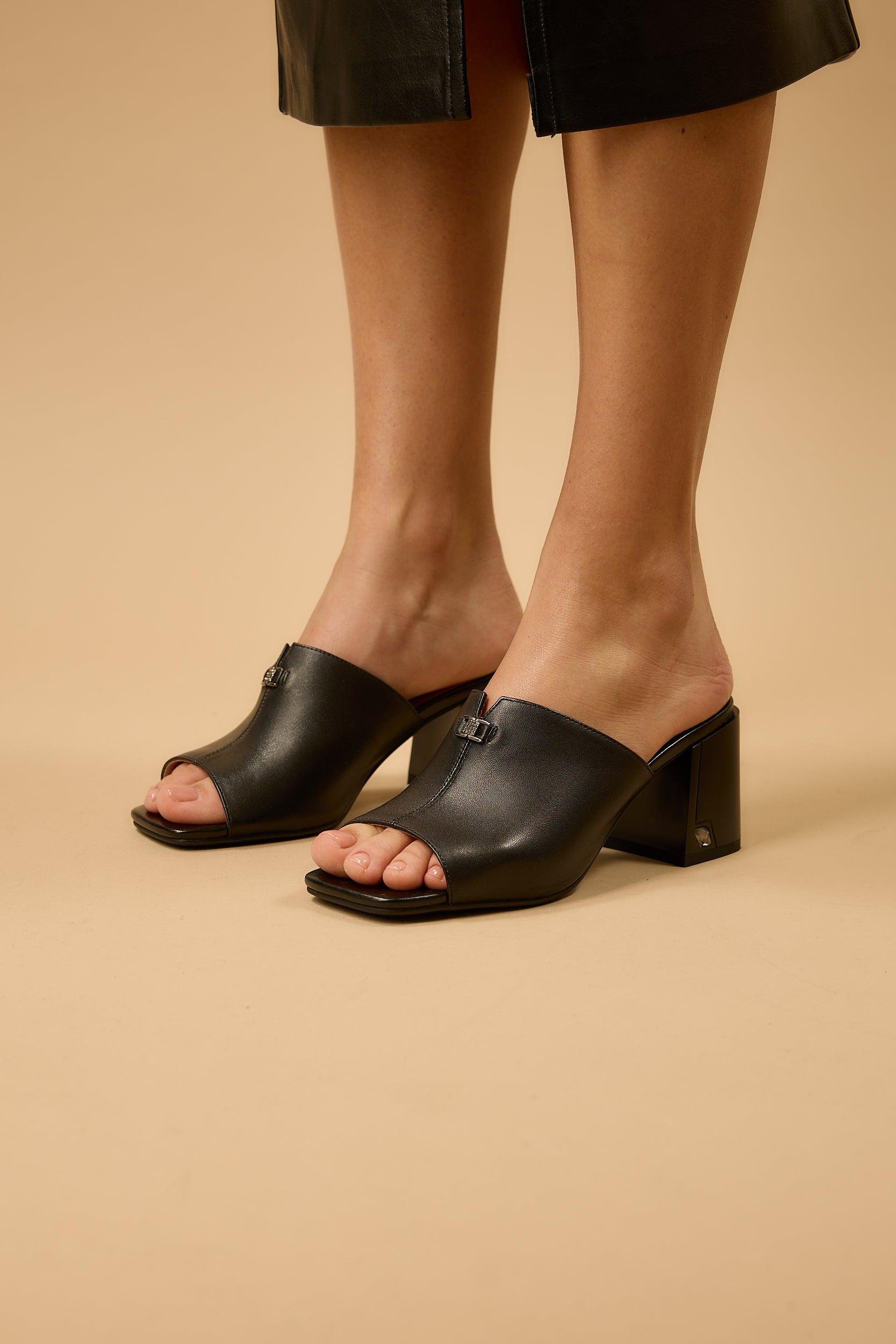 Janice | Black
