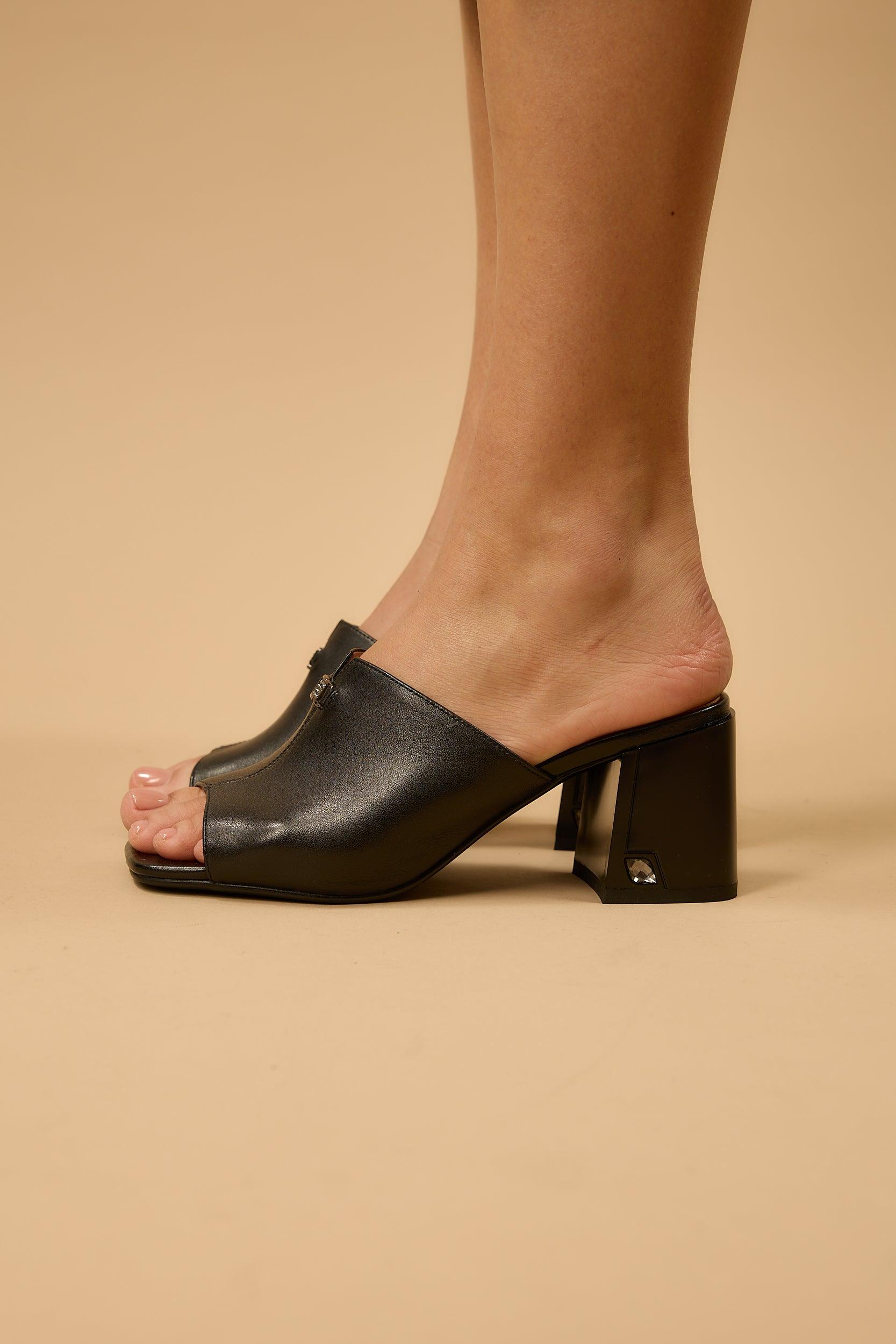 Janice | Black