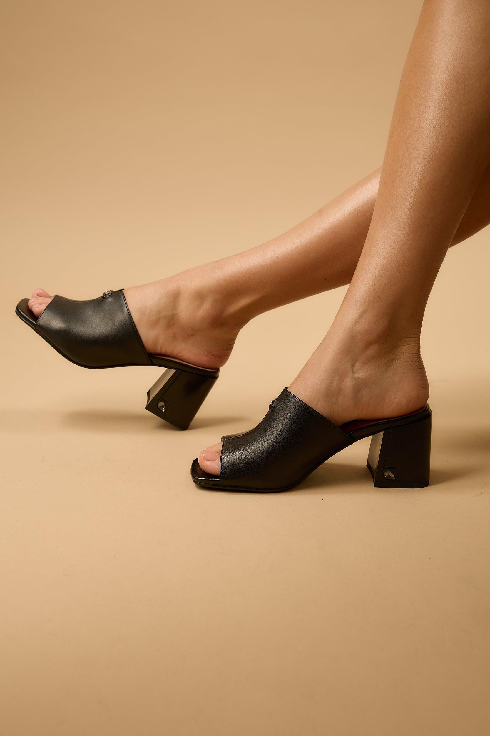 Janice | Black