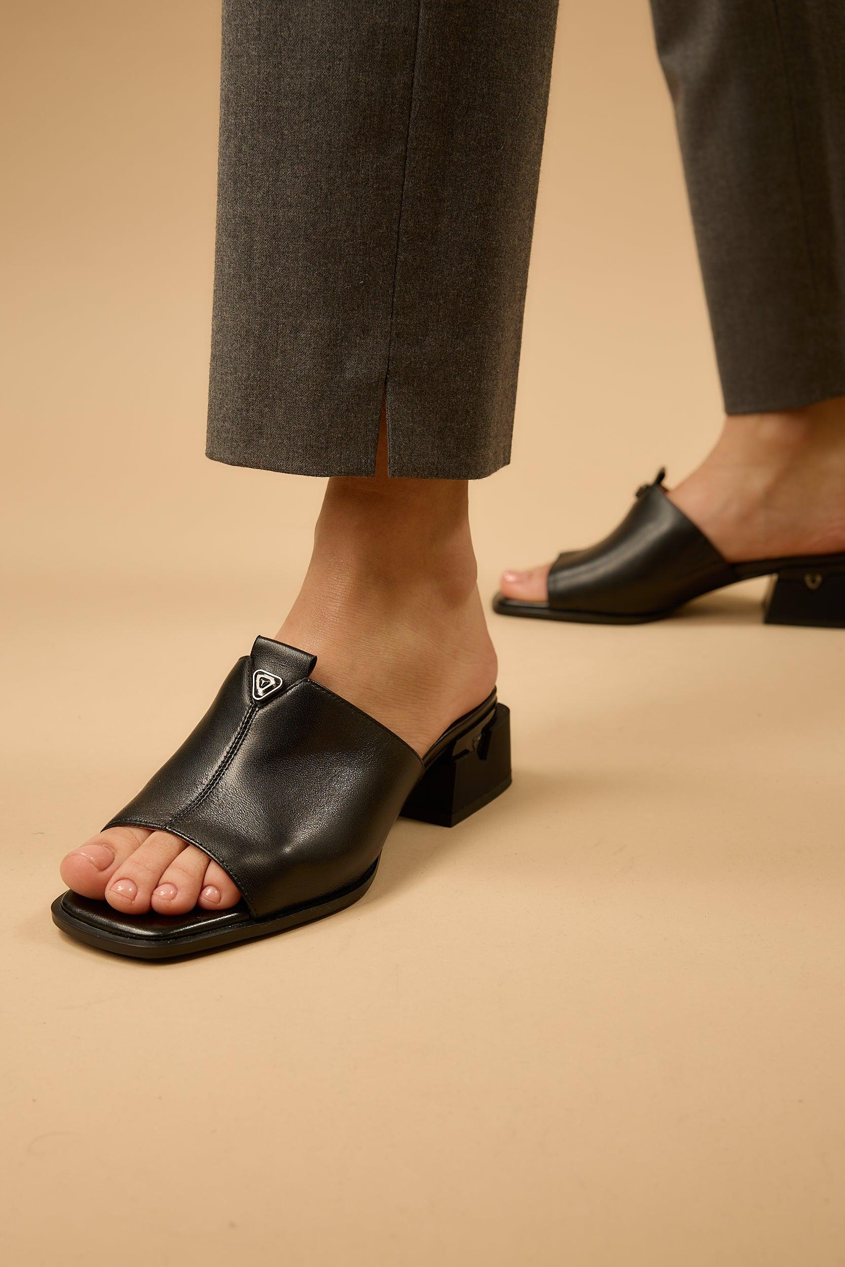 Elaine | Black