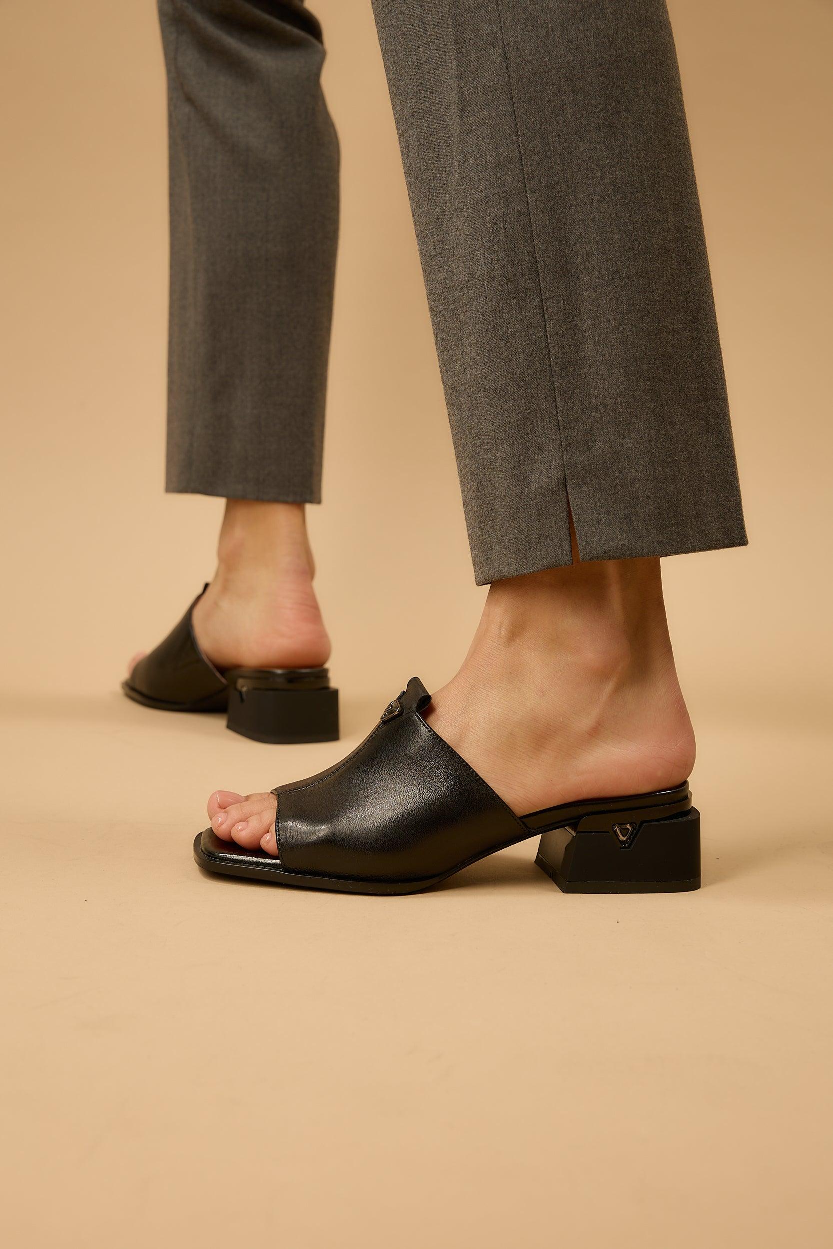 Elaine | Black