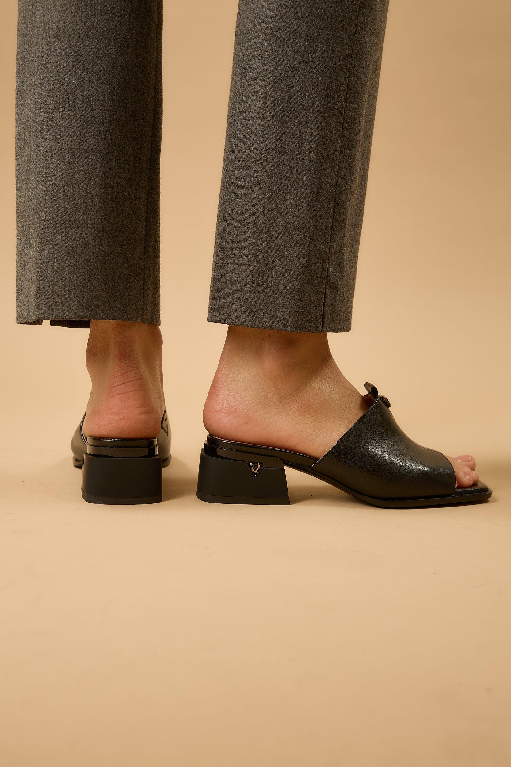 Elaine | Black